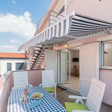 Appartamento F-4 *